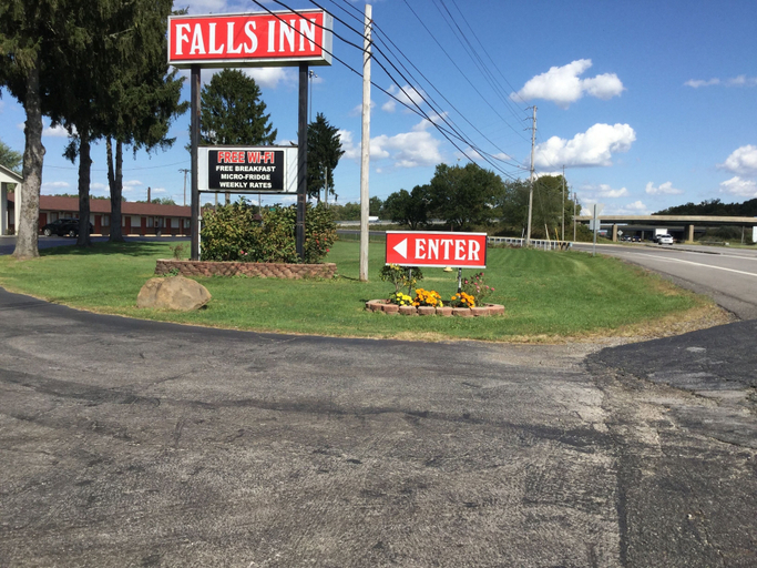 Others 5, Falls Inn, Trumbull