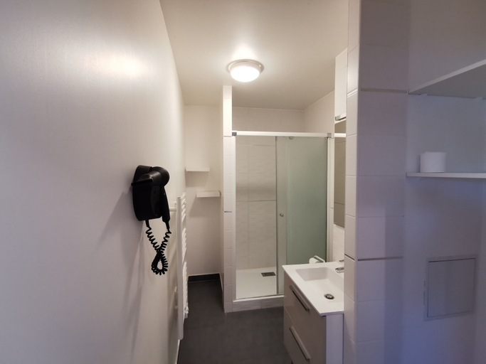 Bathroom 4, Résidence Océane, Essonne