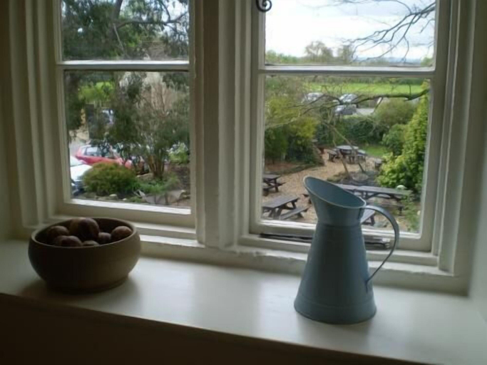 Others 5, Red Lion - B&B, Wiltshire
