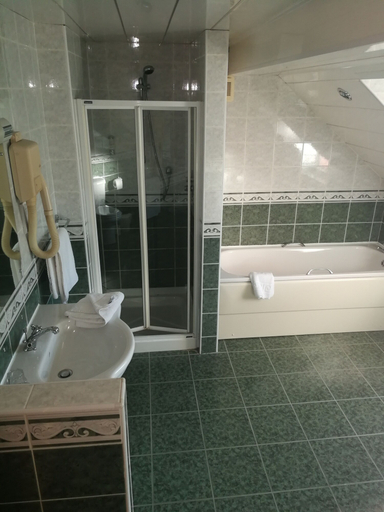 Bathroom 5, Windsor Hotel, North Tyneside