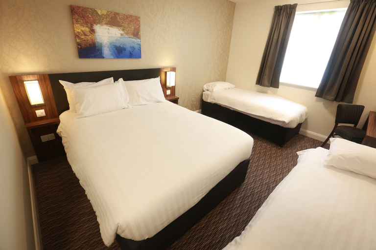 Bedroom 2, Willows, Blackburn by Marston's Inn, Blackburn with Darwen