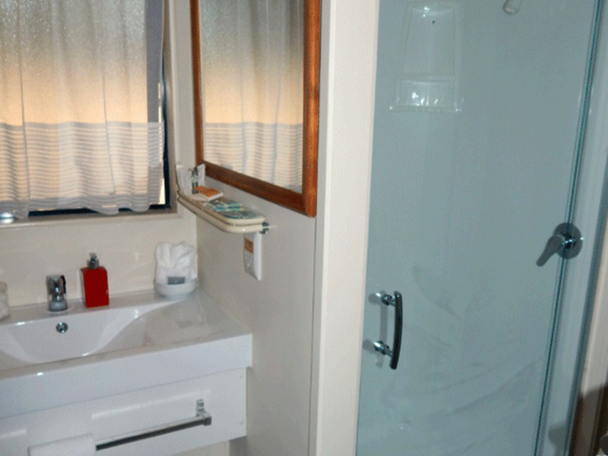 Bathroom 5, Cheviot Park Motor Lodge, Whangarei