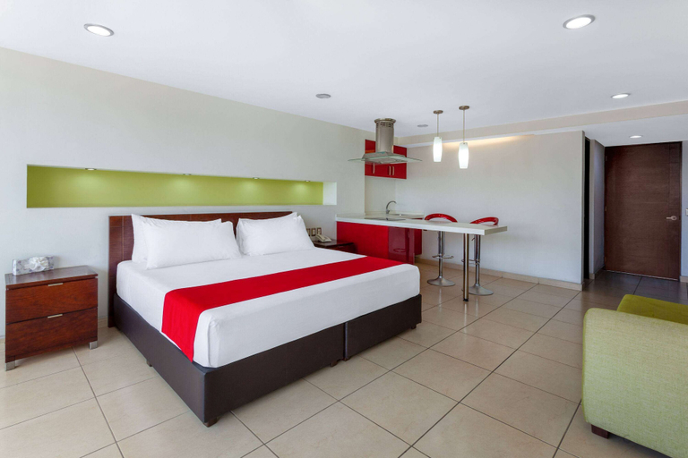 Bedroom 3, Ramada by Wyndham Acapulco Hotel & Suites, Acapulco de Juárez