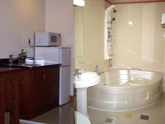 Bathroom 4, Asia Tourist Hotel, Pyeongtaek