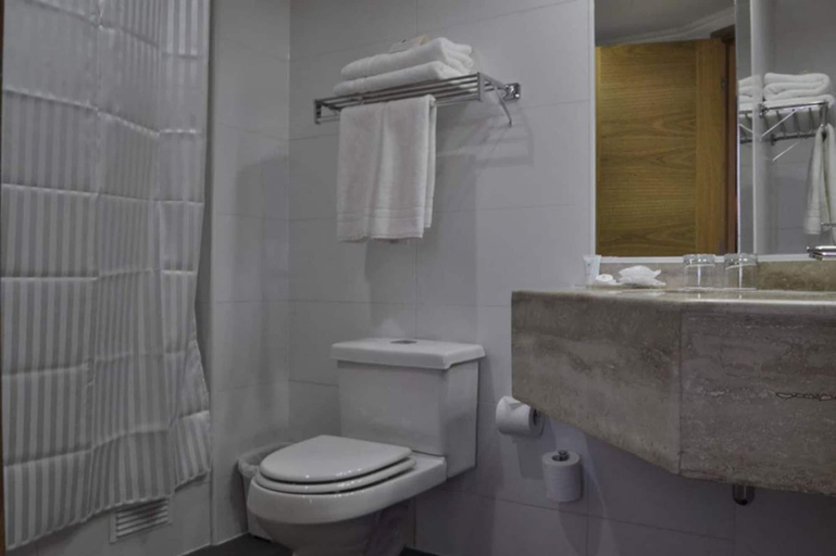 Bathroom 4, Hotel Diego de Almagro Alto el Loa, El Loa