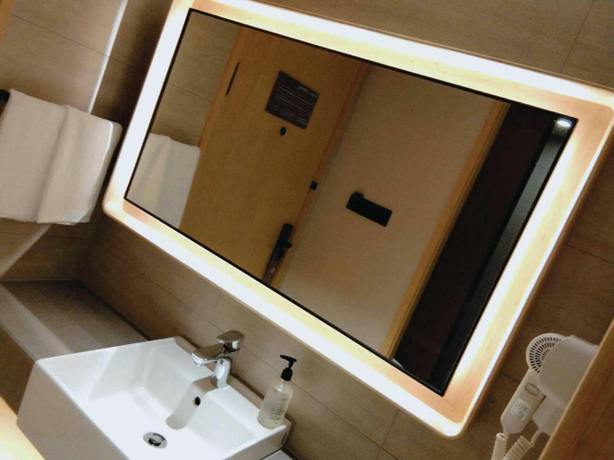 Bathroom 4, Ji Hotel Shanghai Jiuting Street, Shanghai