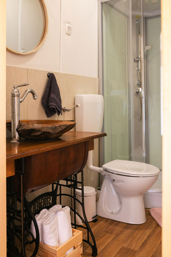 Bathroom 4, Glamping Kolpa Resort, Metlika