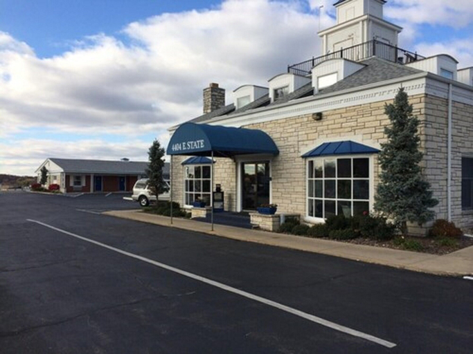 Exterior & Views 2, Alpine Inn Rockford, Winnebago