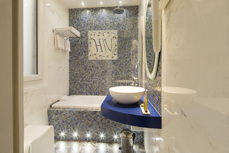 Bathroom 4, Hotel Residence Henri IV, Paris