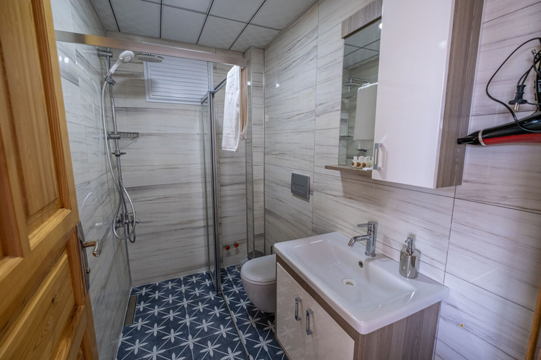 Bathroom 5, Sahika Konuk Evi, Gökçeada