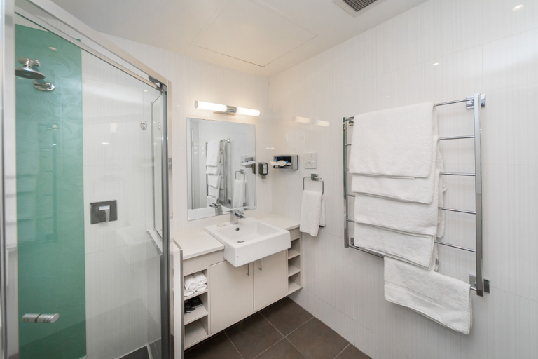 Bathroom 4, Hyde Park Inn, Sydney
