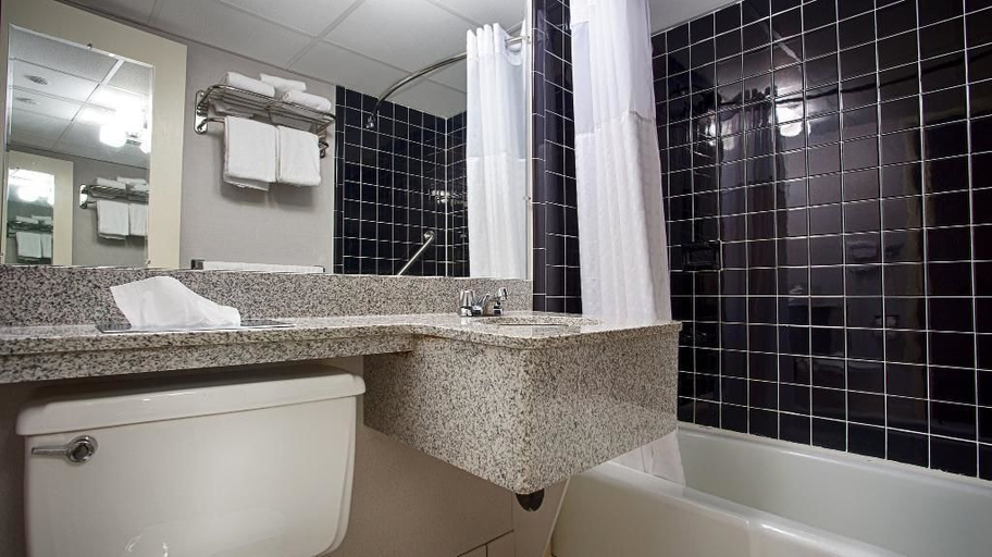 Bathroom 4, West Gate Inn Nyack, Rockland
