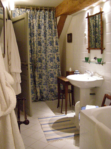 Bathroom 5, Manoir du Plessis au Bois, Oise