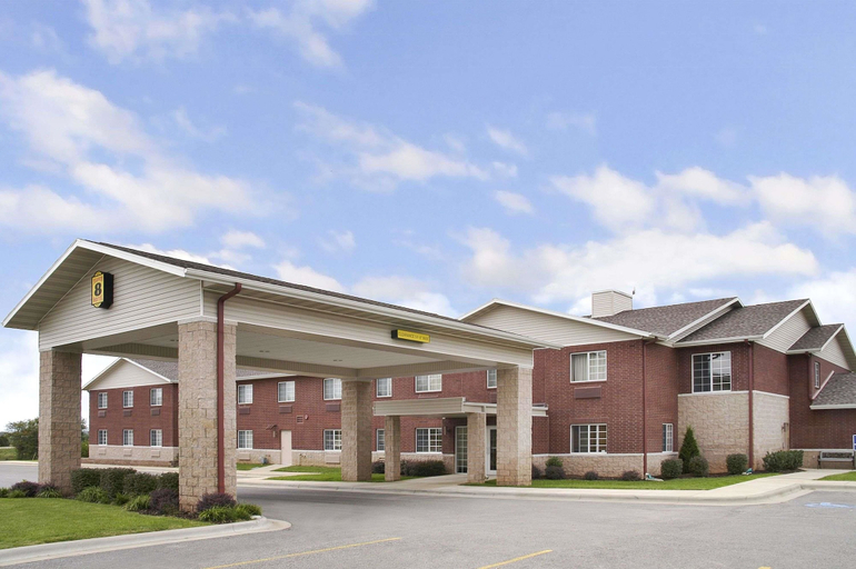 Exterior & Views 1, Super 8 by Wyndham Ava, Douglas