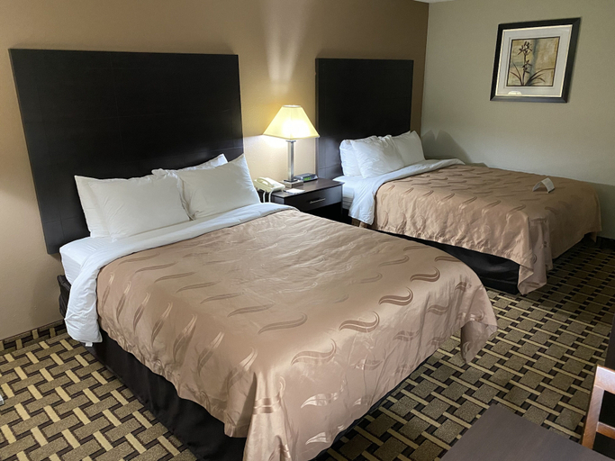 Bedroom 3, Quality Inn Morton at I-74, Tazewell