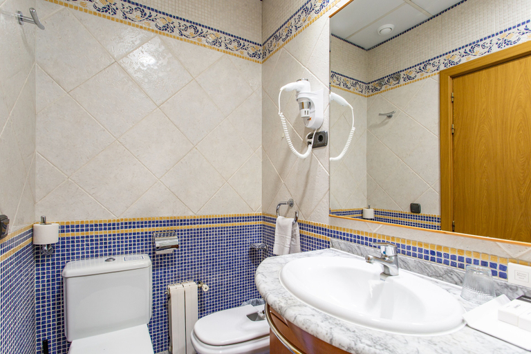 Bathroom 4, Negresco Gran Vía, Madrid