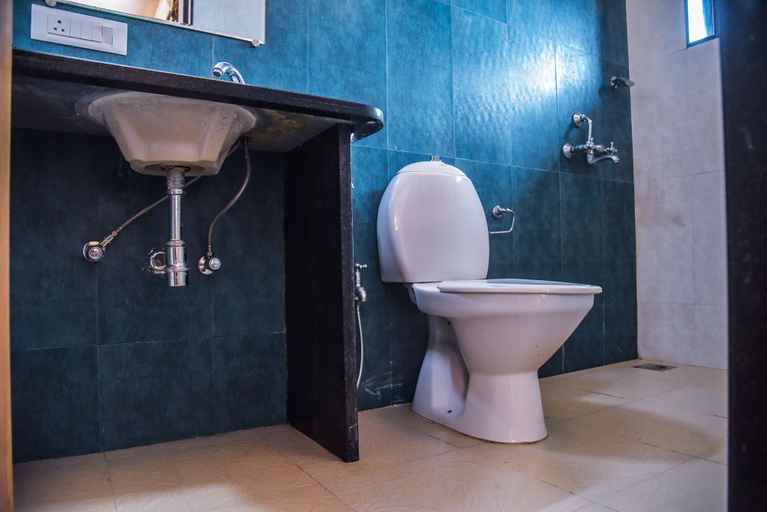 Bathroom 5, Candolim Grande Resort, North Goa