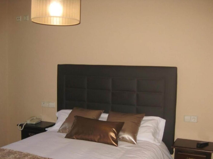 Bedroom 3, Hotel Entremontes, Asturias