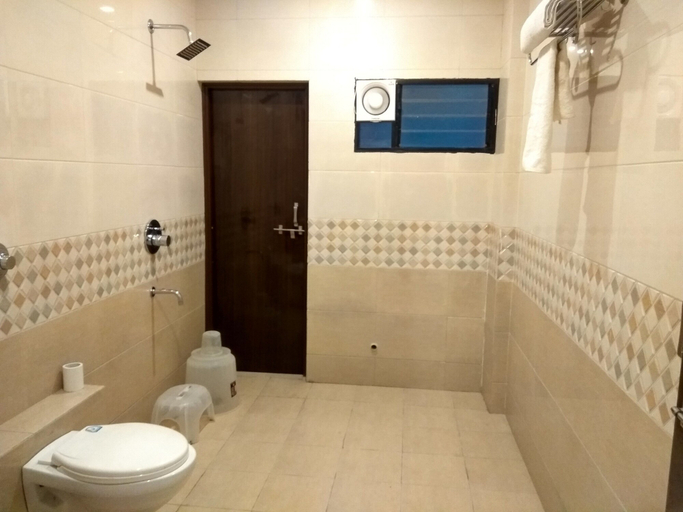 Bathroom 4, The JK Hotel - Opp Railway Station, Nagpur