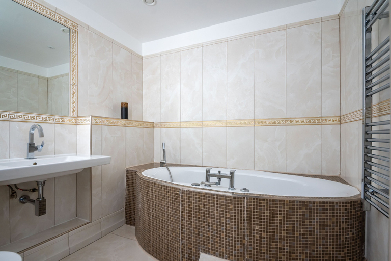 Bathroom 4, Guildford Manor Hotel & Spa, Surrey