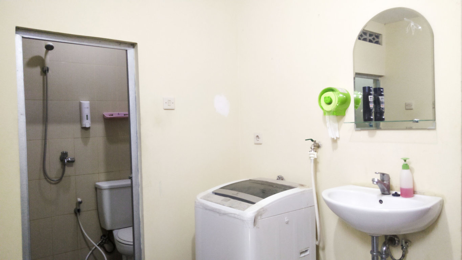 Bathroom 5, Ngampilan Backpacker Hostel, Yogyakarta