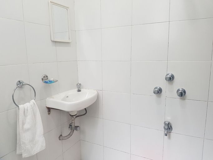 Bathroom 4, Hotel Kumkum, Mumbai City