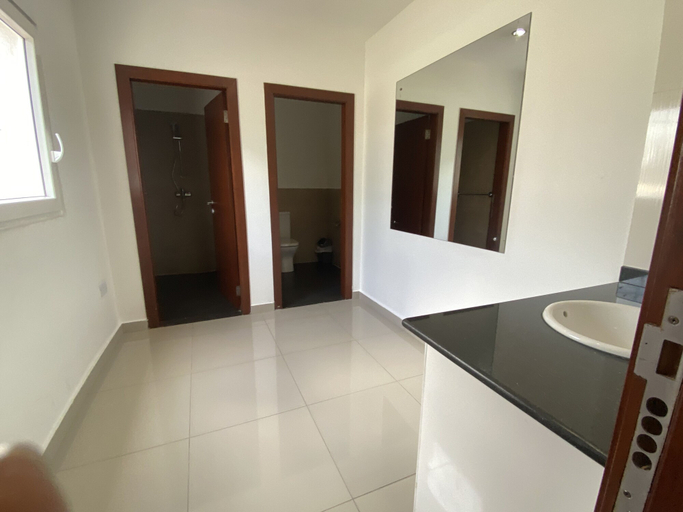 Bathroom, Runway View, Accra