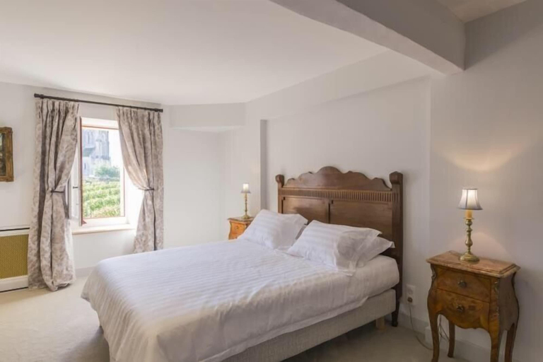 Bedroom 3, Chambres d'Hôtes Château Renon, Gironde
