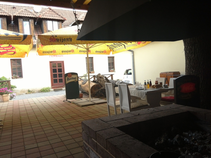 Food & Drinks 4, Penzion a Restaurace Na Jízdárně, Plzeň - jih