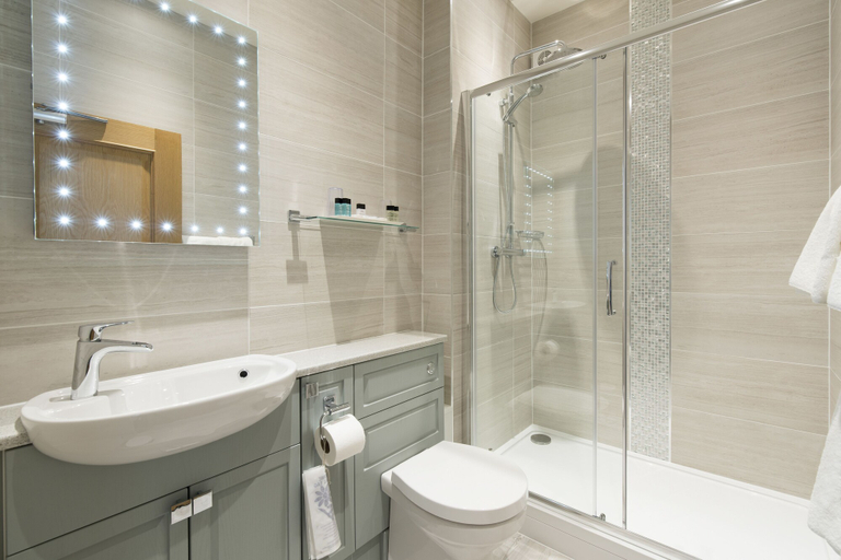 Bathroom 5, Trefeddian Hotel, Gwynedd