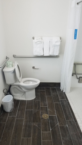 Bathroom 4, Hampton Inn & Suites Kansas City-Merriam, Kansas City