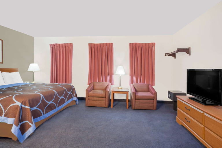 Bedroom 3, Super 8 by Wyndham Middletown, Orange