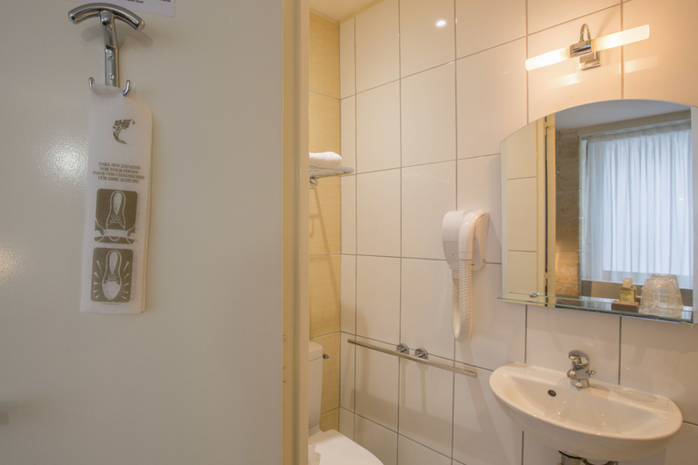 Bathroom 4, Hotel De Reims, Paris