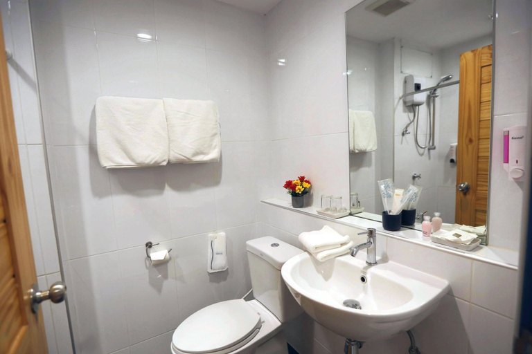 Bathroom 4, Montha Hotel, Muang Chiang Mai