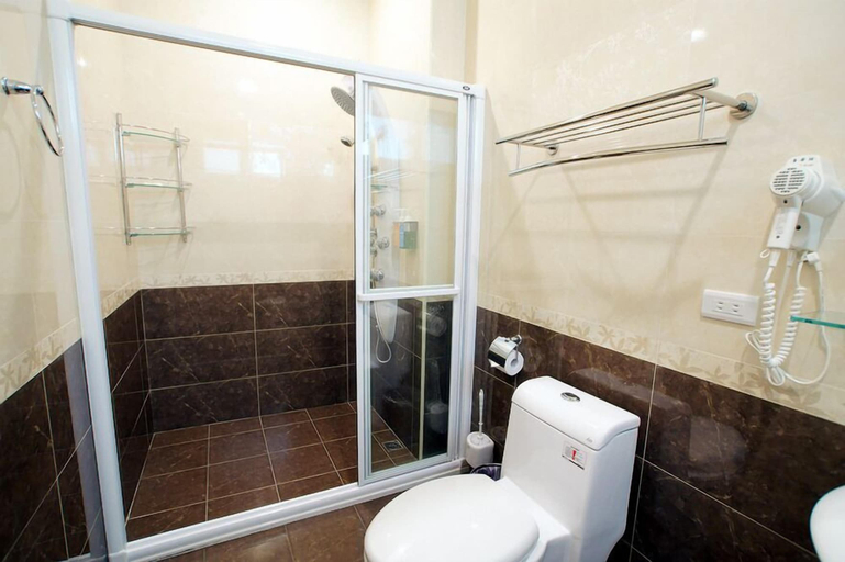 Bathroom 4, White Pine Village, Taitung