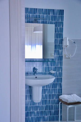 Bathroom 2, Caudullo, Messina
