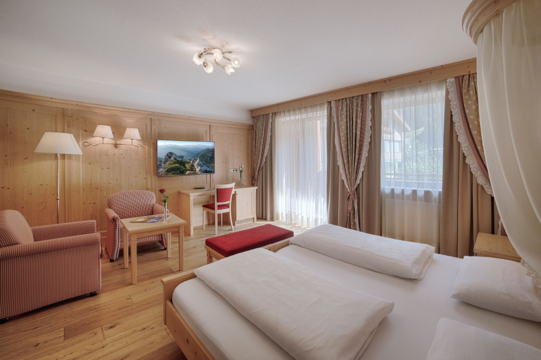 Bedroom 3, Alpenblick Hotel, Bolzano