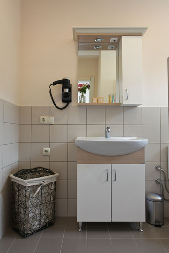 Bathroom 5, Three Apples Suites and Hotel, Beyoğlu