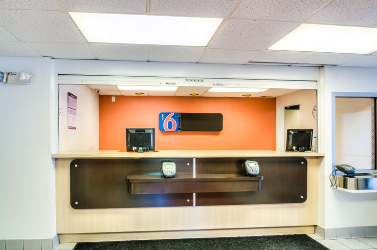 Public Area 2, Motel 6 Arlington Heights, IL - Chicago North Central, Cook