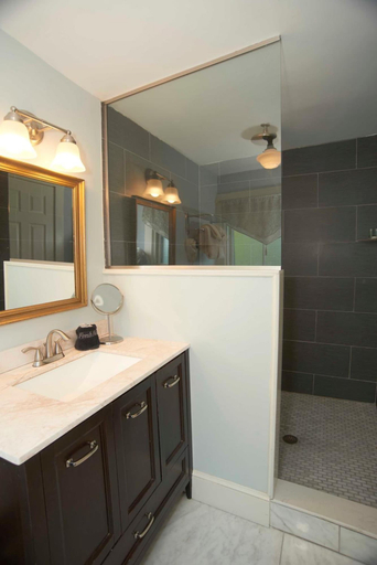 Bathroom 4, Bellevue Manor, Newport