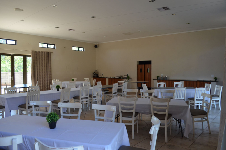 Food & Drinks, Manor Hills Guest Lodge, Bojanala