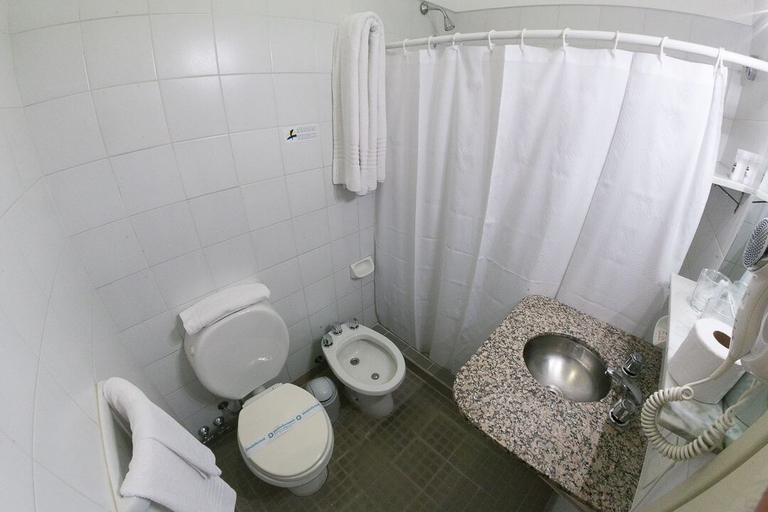 Bathroom 3, Hotel Bahia Nueva, Biedma