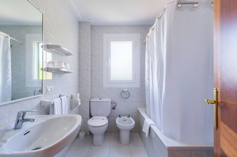 Bathroom 4, Hotel Cala Murada, Baleares