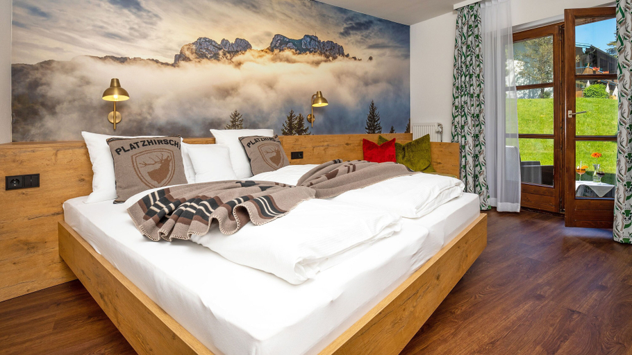 Bedroom 4, Das Bergmayr - Chiemgauer Alpenhotel, Traunstein
