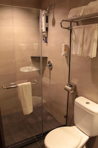 Bathroom 5, KL Hotel, Labuan