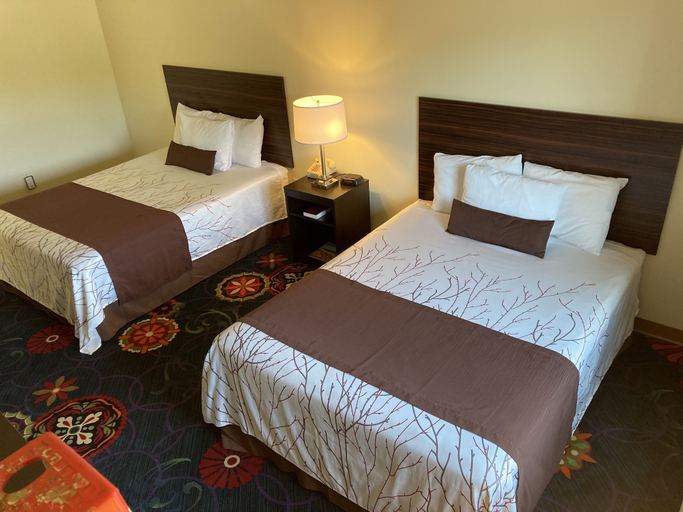 Bedroom 2, White Pine Lodge, Alger