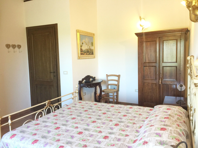 Bedroom 3, Bed & Breakfast Podere La Pace, Livorno