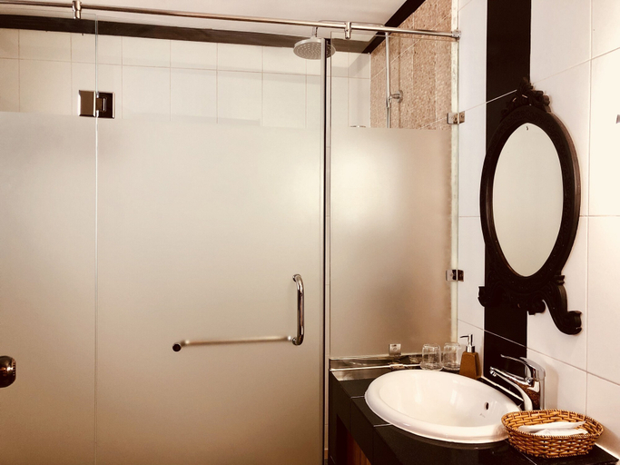 Bathroom 3, Merry Riverside Hotel, Luang Prabang