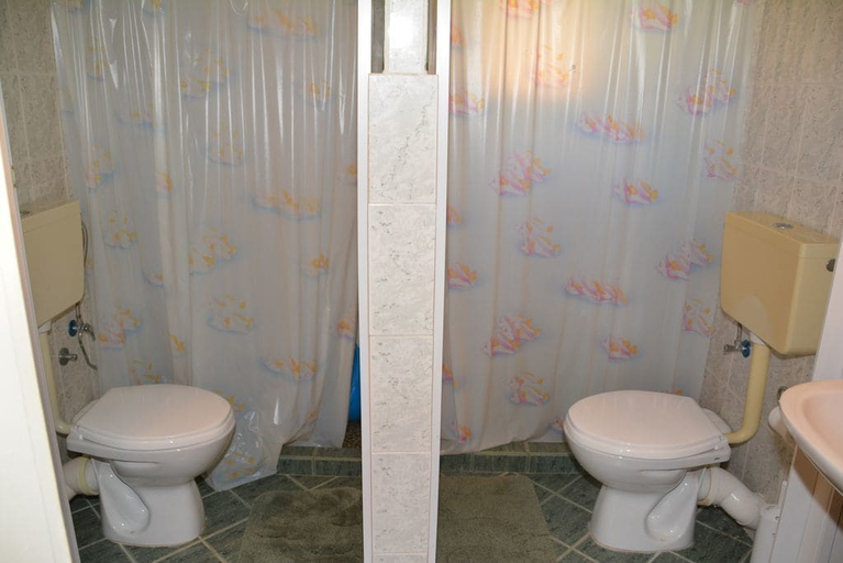 Bathroom, Traditional summer house in Marmari, Central Greece