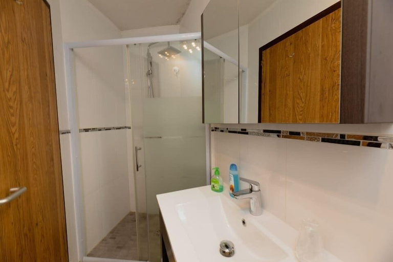 Bathroom 5, Hotel d'Ornex, Ain